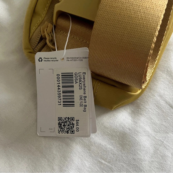 🆕 LAST ONE Lululemon Everywhere Belt Bag - Golden Sand - Picture 4 of 5